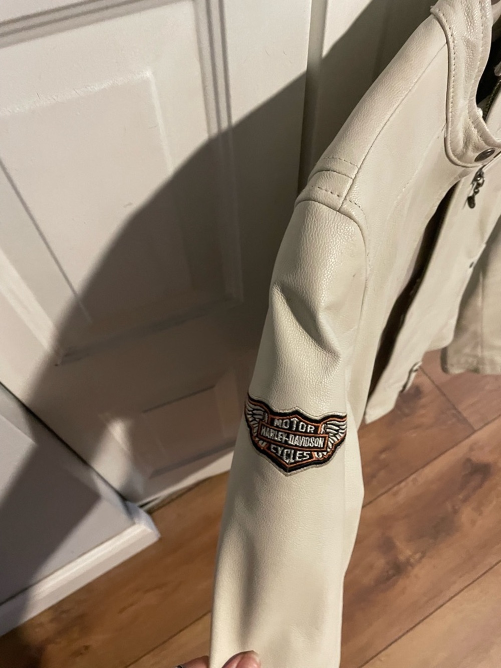 Harley-Davidson White Leather Jacket with Eagle Patch - Picture 2 of 4